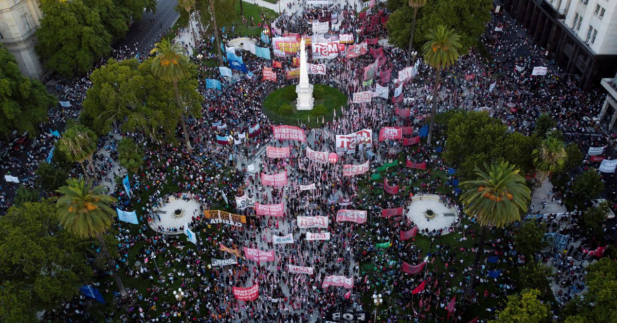 Argentina bonds sink in snub to $45 bln IMF deal