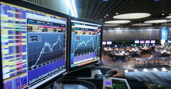 Argentina shores the Peso, stock market tumbles, ahead of 'Super Tuesday'