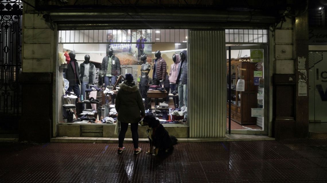 Inflation reaching 100%, lagging wages spur tensions in Argentina