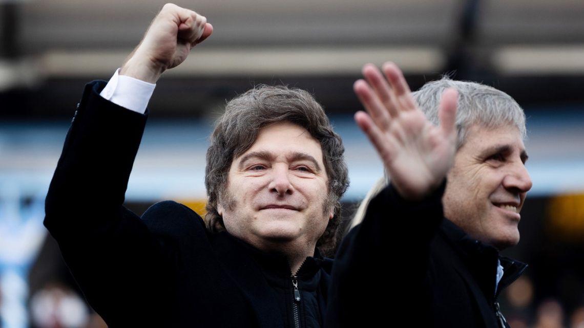 Argentina's country risk rating falls below 500 points for first time in 8 years