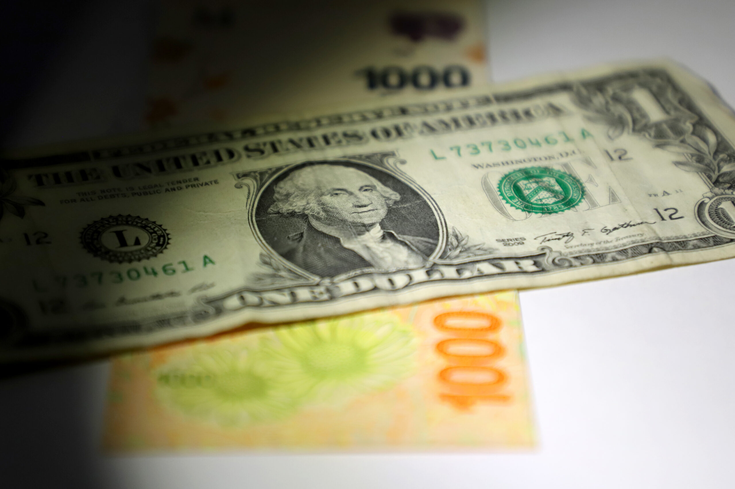 U.S. dollar exchange rate in Argentina hits all-time high of AR$1,380